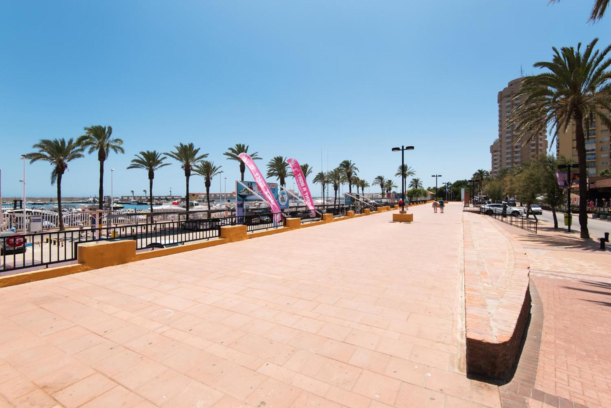 Palm True Towers 1, Marina Beach Apartment Фуeнхирола Екстериор снимка
