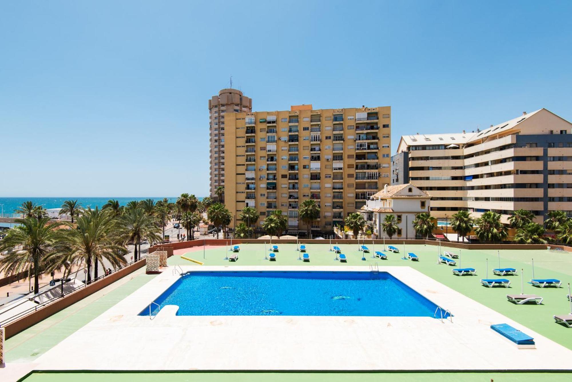 Palm True Towers 1, Marina Beach Apartment Фуeнхирола Екстериор снимка
