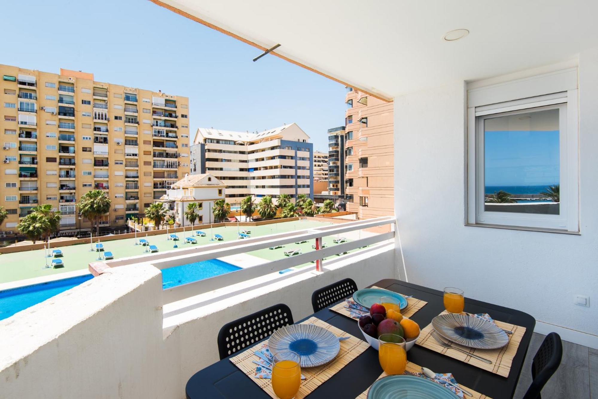 Palm True Towers 1, Marina Beach Apartment Фуeнхирола Екстериор снимка